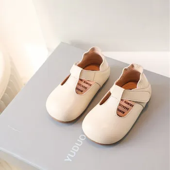 2023 Нови пролетни бебешки обувки Кожа Сладки къдри Малки момичета Принцеса обувки Мека подметка Открит тенис Мода Детски обувки за малки деца