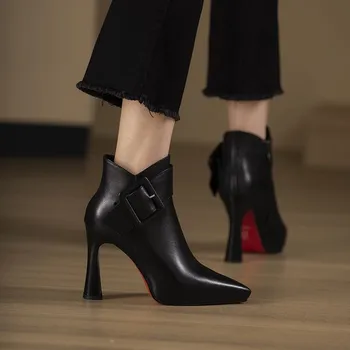 2023 Висококачествени обувки за жени Zip дамски ботуши мода колан катарама офис и кариера секси заострени пръсти глезена ботуши Сапатос